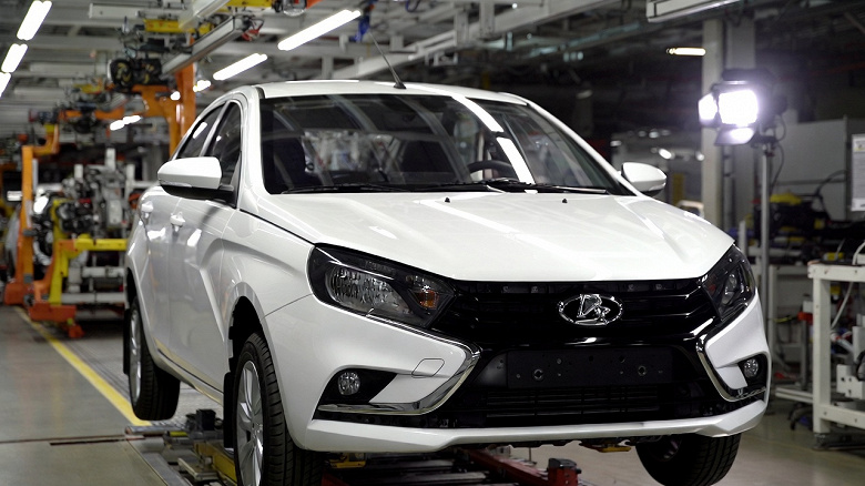 Mash: АвтоВАЗ переживает один из самых сложных периодов за последние 20 лет, склады переполнены, оборот падает. АвтоВАЗ опроверг переход на четырёхдневку